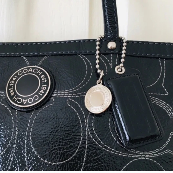 Black Signature Stitched Patent Leather Shoulder Bag F19198 - Picture 4 of 10